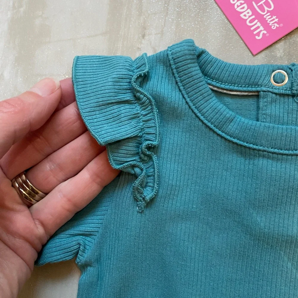 NWT RuffleButts Brittany Blue Rib Knit Long Sleeve Flutter Ruffle Bodysuit, 0-3M